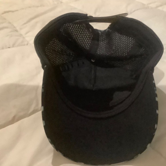 Lululemon - Picture 2 of 4